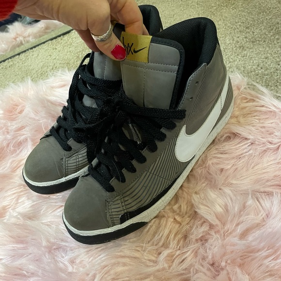 Nike shoes - Picture 3 of 8